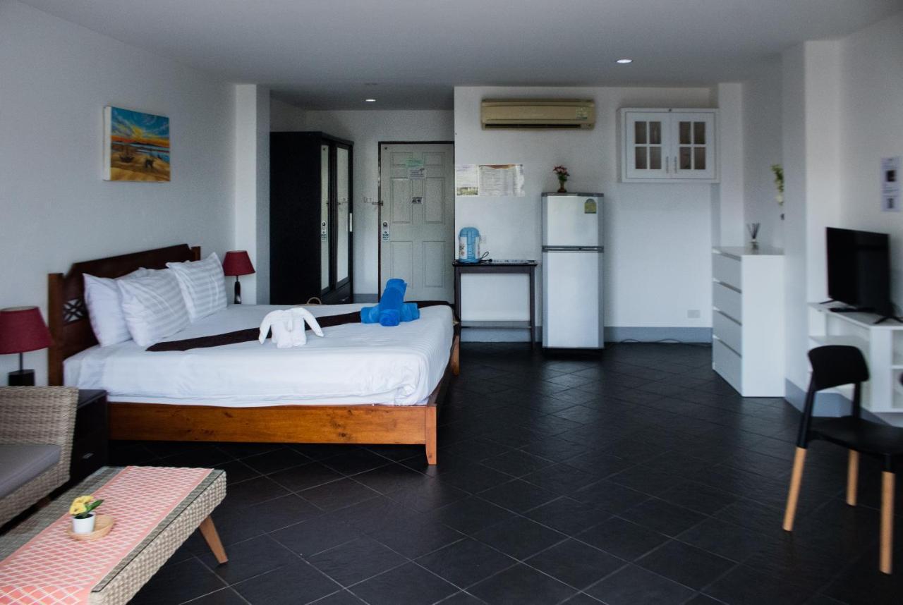 Deng'S Kamala Beach Guesthouse Экстерьер фото