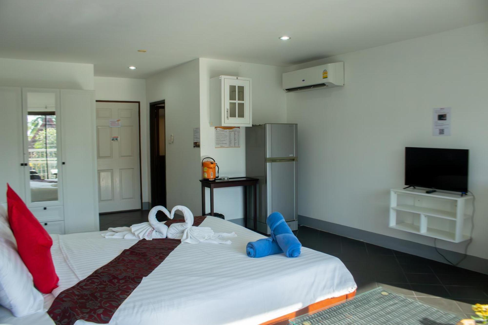 Deng'S Kamala Beach Guesthouse Экстерьер фото
